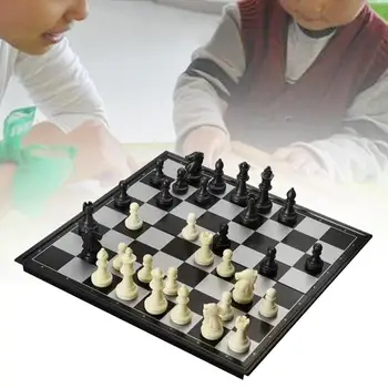 Семейна настолна игра лобзики, пъзел игра за мозъка, определени за началото на обучението, шах комплект за пикник насаме със семейството